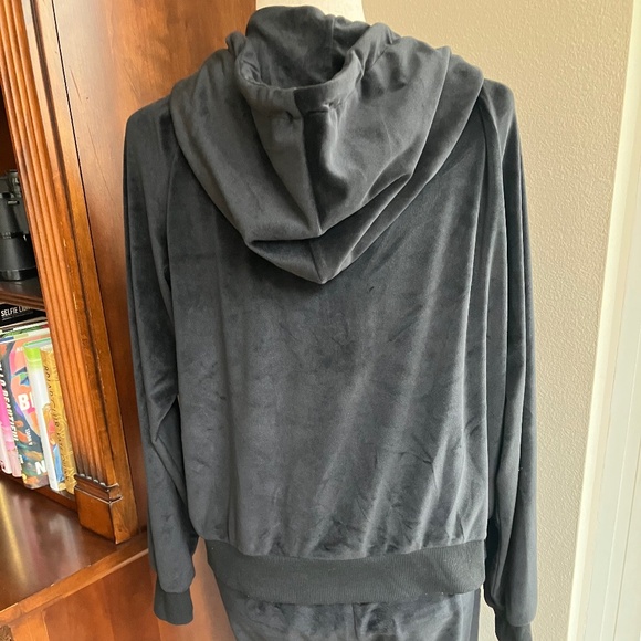 Black Velour Lounge Set - Medium - Picture 8 of 9